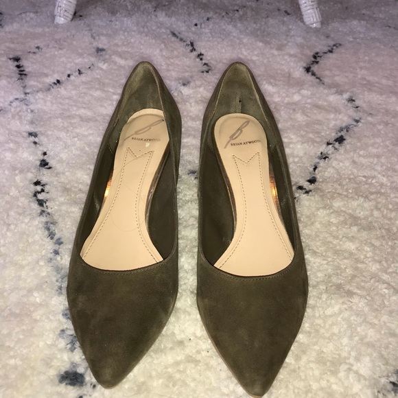 Brian Atwood olive suede pumps w gold block heel - Picture 2 of 6